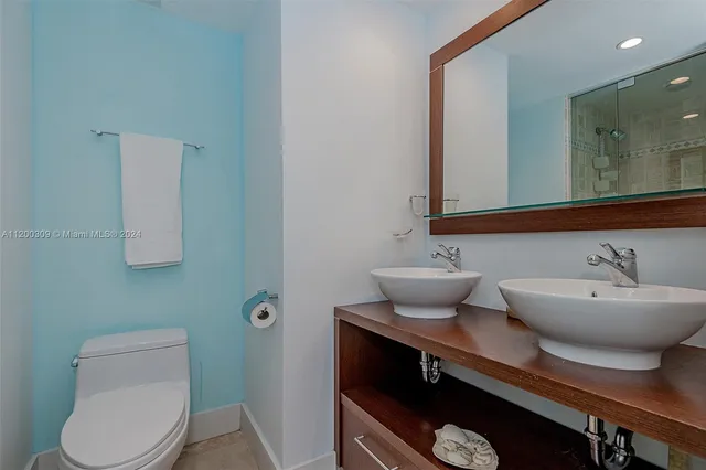 $16,600 | 2301 Collins Avenue, Unit 1506, Miami Beach, FL 33139