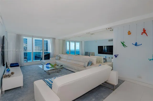 $16,600 | 2301 Collins Avenue, Unit 1506, Miami Beach, FL 33139