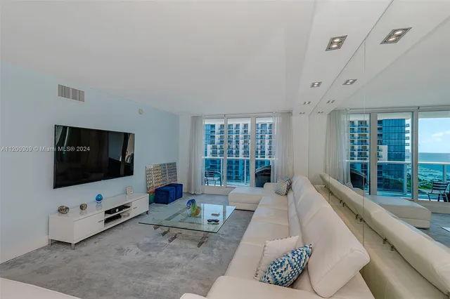 $16,600 | 2301 Collins Avenue, Unit 1506, Miami Beach, FL 33139