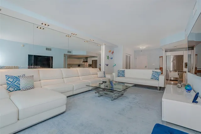 $16,600 | 2301 Collins Avenue, Unit 1506, Miami Beach, FL 33139