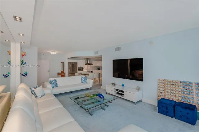 $16,600 | 2301 Collins Avenue, Unit 1506, Miami Beach, FL 33139