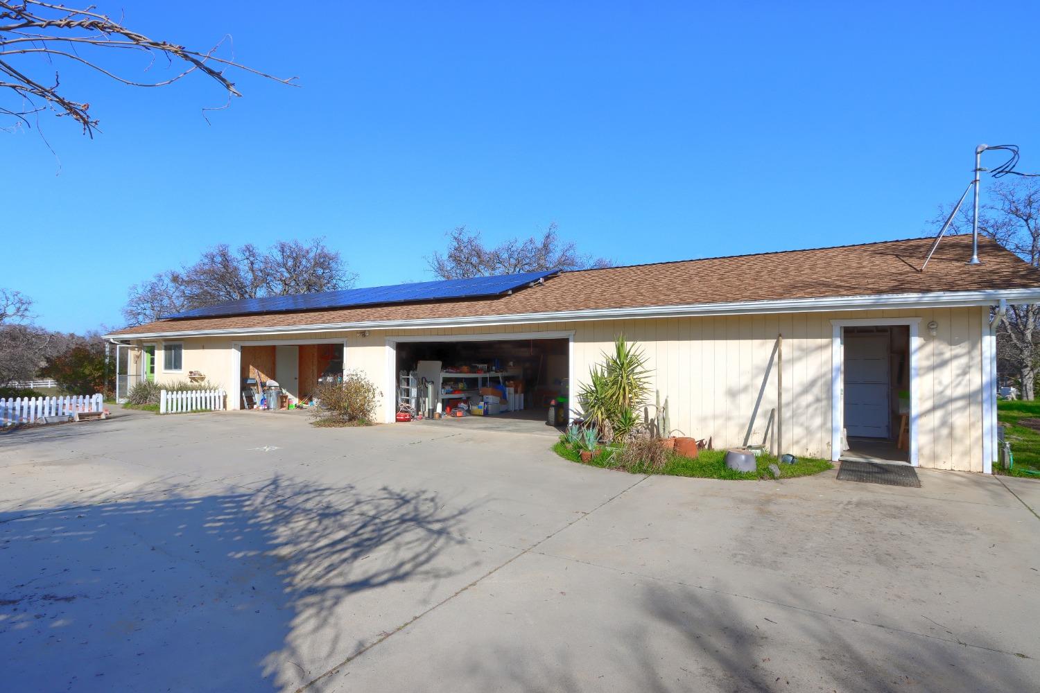40817 Angus Road Coarsegold, CA 93614 - Photo 29 of 70 Garage w apartment on left, professional style kitchen on right