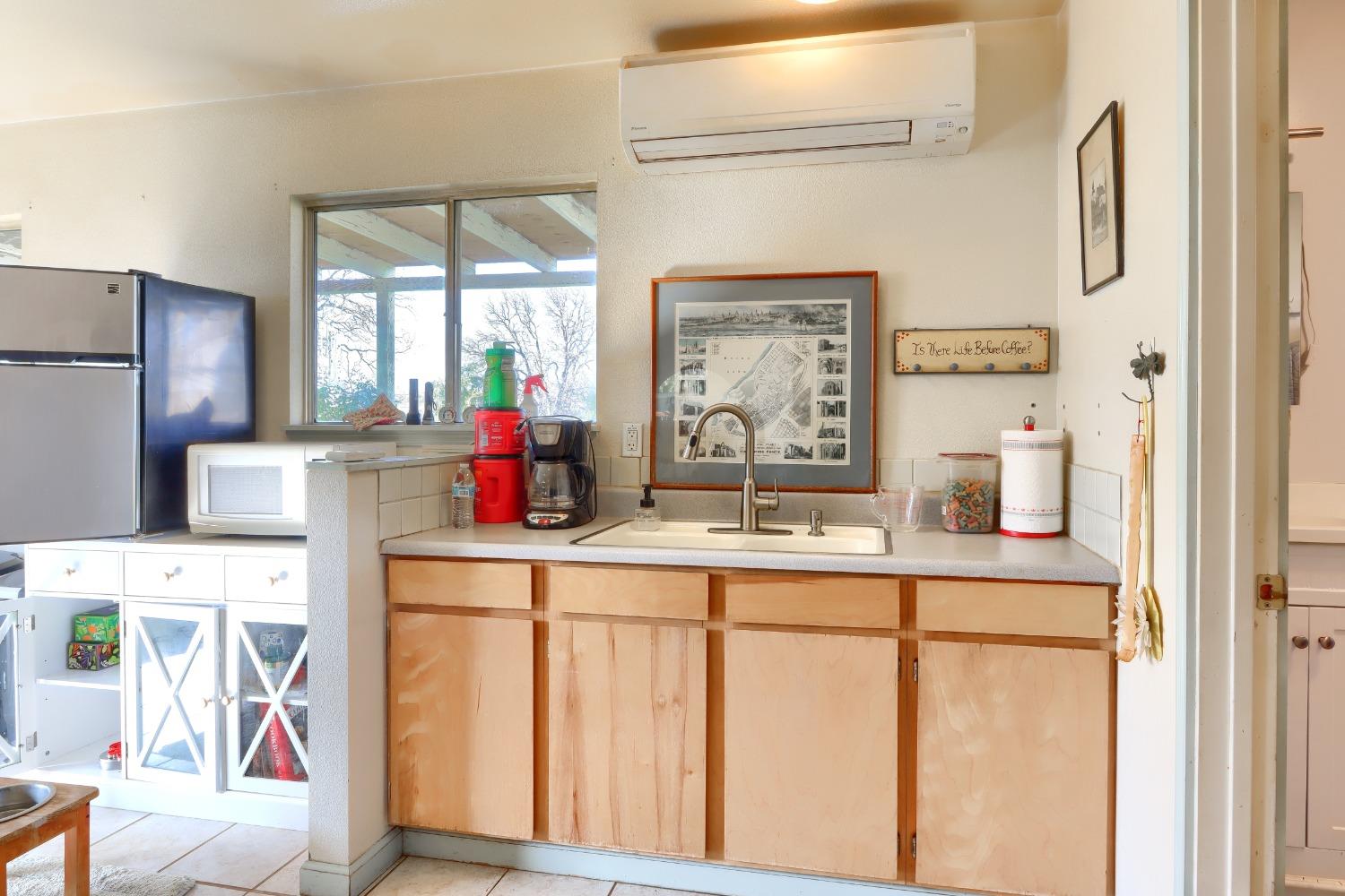 40817 Angus Road Coarsegold, CA 93614 - Photo 33 of 70 Studio apartment kitchenettte with mini split