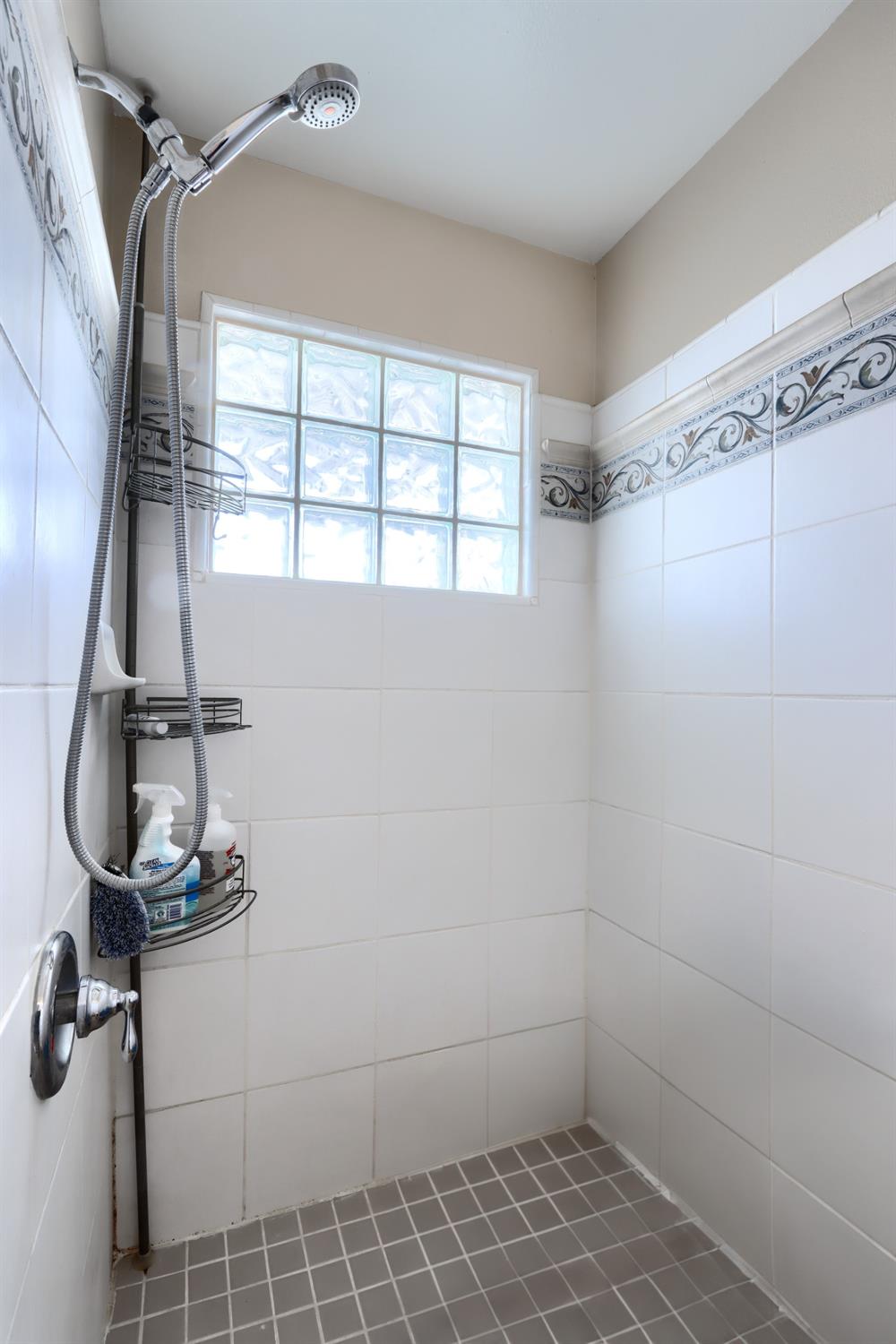 40817 Angus Road Coarsegold, CA 93614 - Photo 35 of 70 Studio apartment shower
