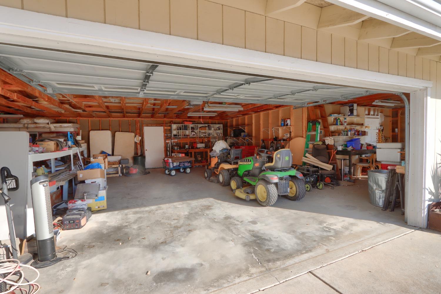 40817 Angus Road Coarsegold, CA 93614 - Photo 39 of 70 Garage space, a portion