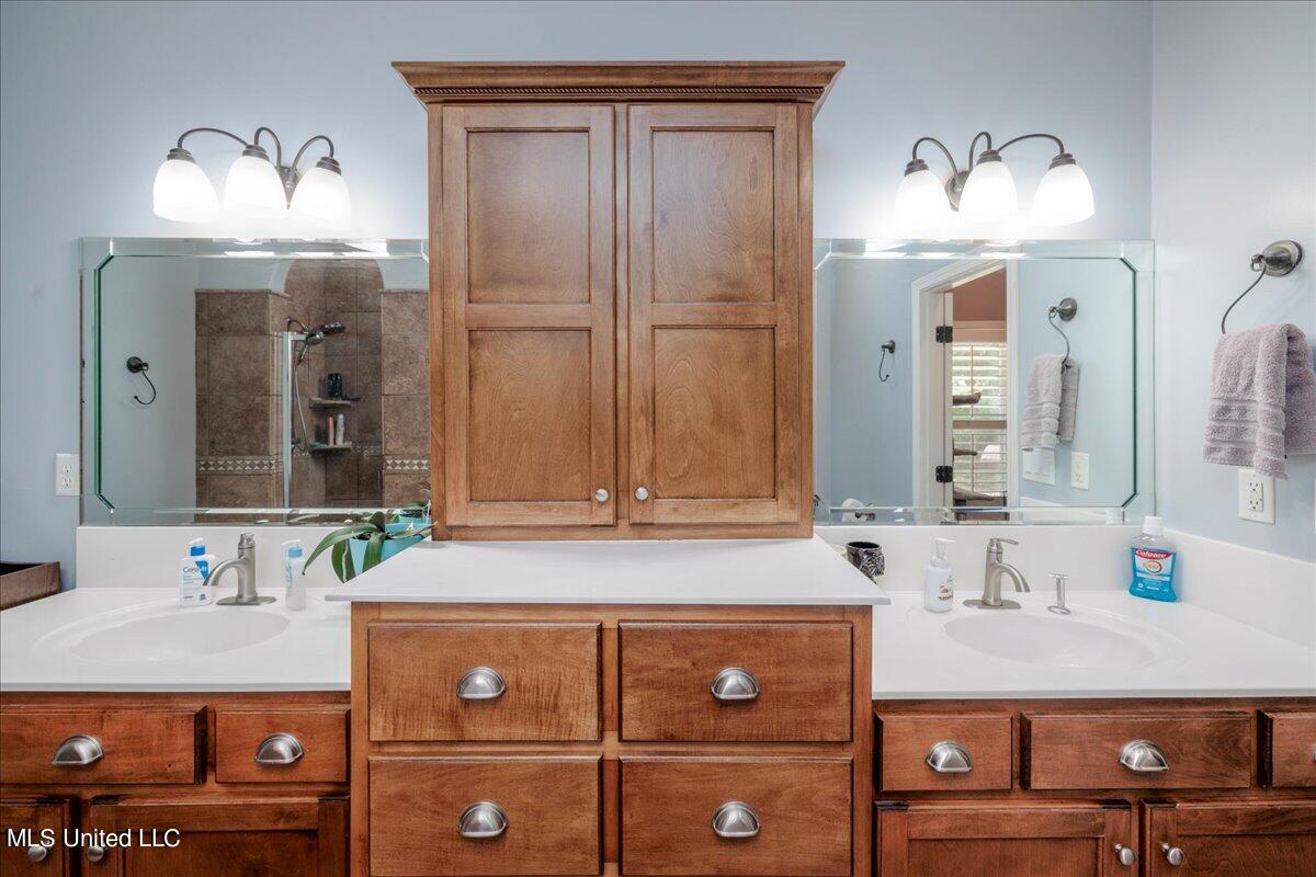 6268 Spring Crossing Olive Branch, MS 38654 - Photo 35 of 41 35-Primary Bathroom