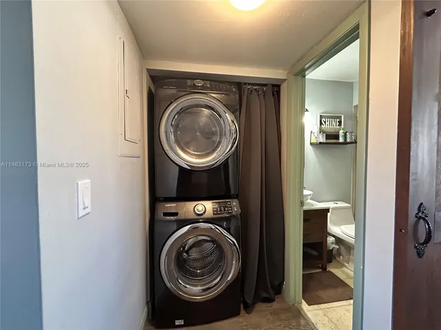 a view of a bedroom with washer and dryer