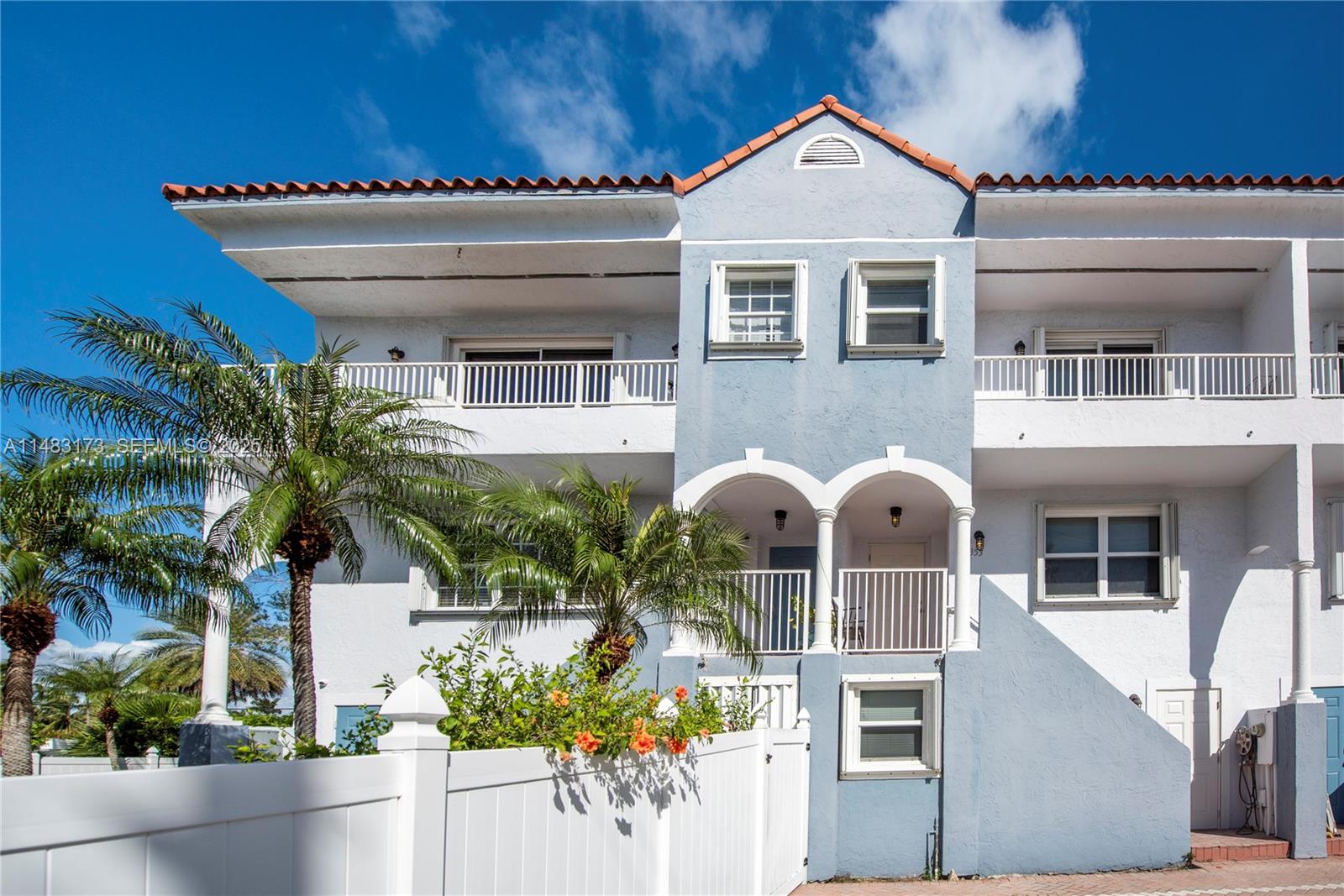 353 Virginia Street Hollywood, FL 33019 - Photo 3 of 28