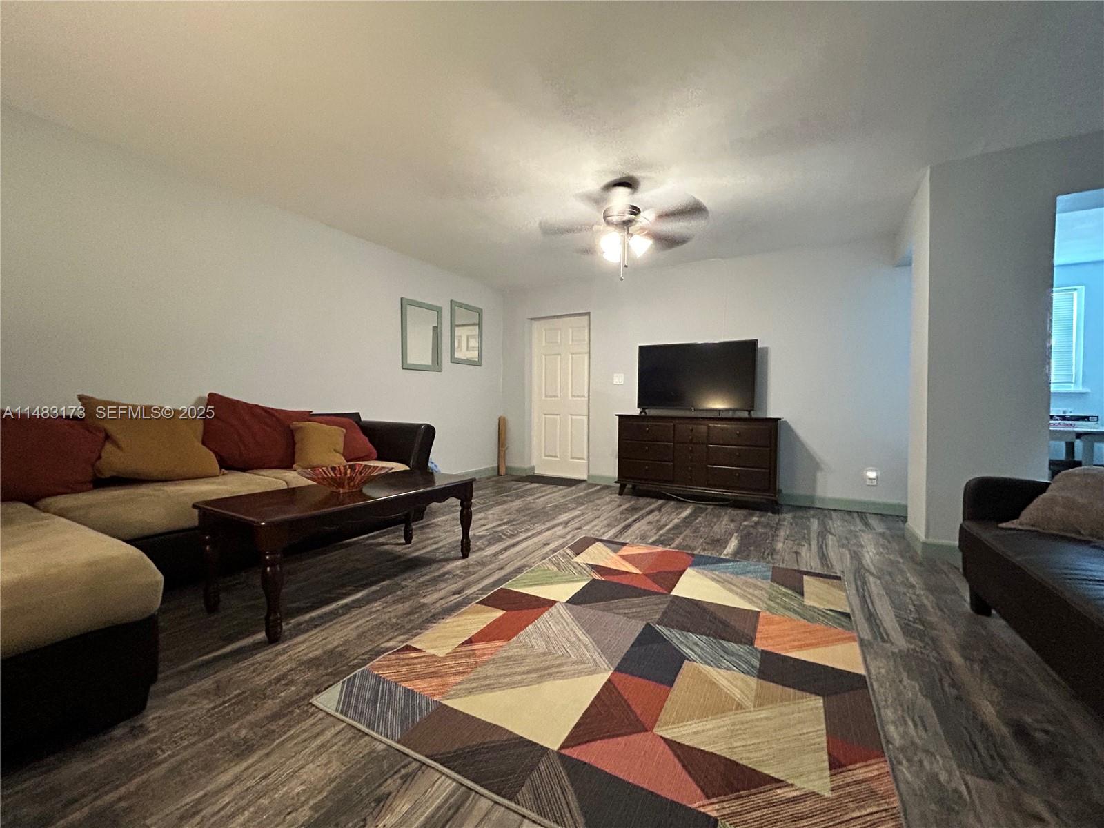 353 Virginia Street Hollywood, FL 33019 - Photo 10 of 28