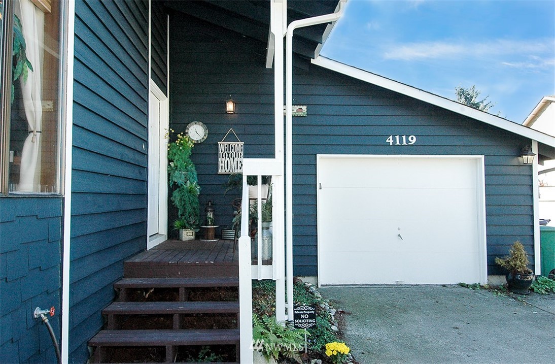 4119 Southeast 4th Place Renton, WA 98059 - Photo 2 of 23