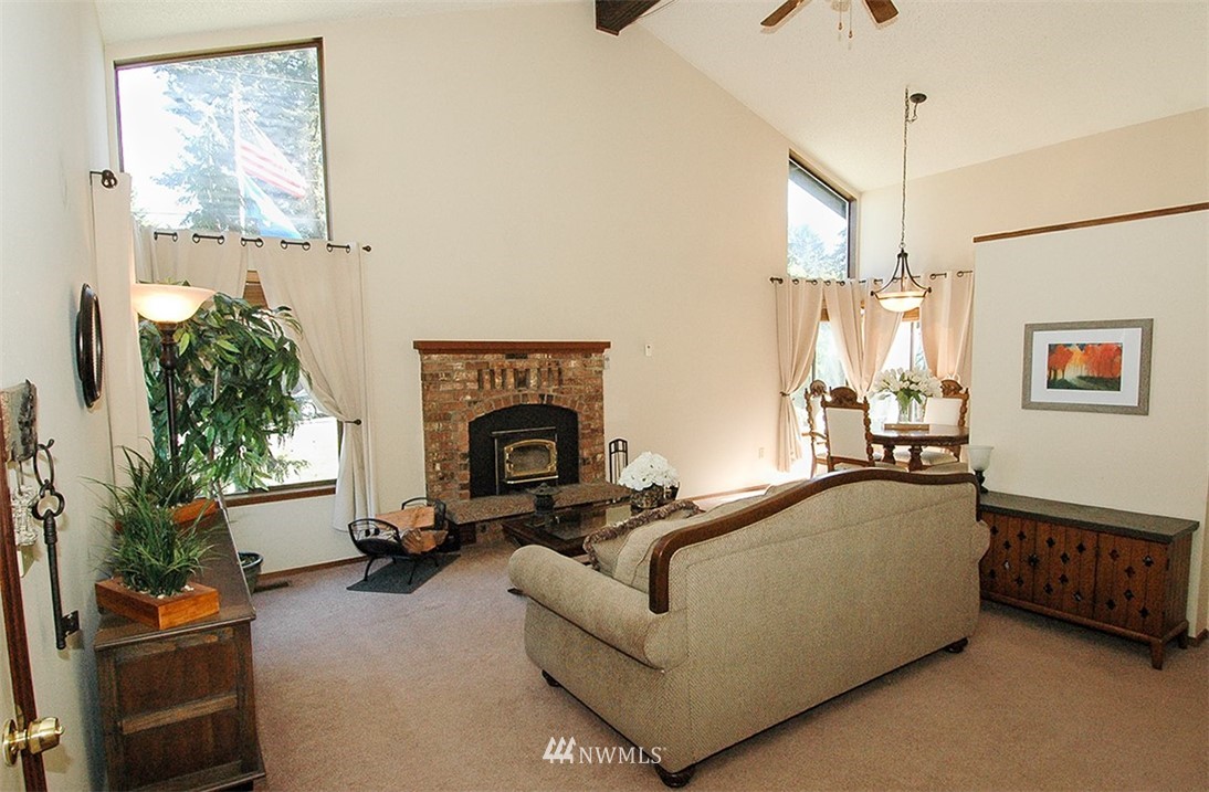 4119 Southeast 4th Place Renton, WA 98059 - Photo 4 of 23