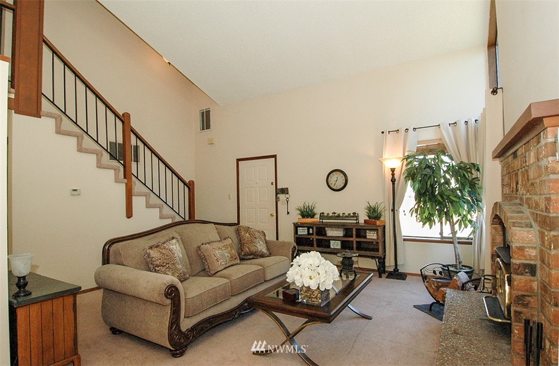 4119 Southeast 4th Place Renton, WA 98059 - Photo 5 of 23
