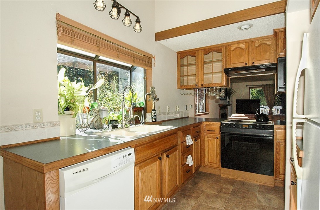 4119 Southeast 4th Place Renton, WA 98059 - Photo 8 of 23