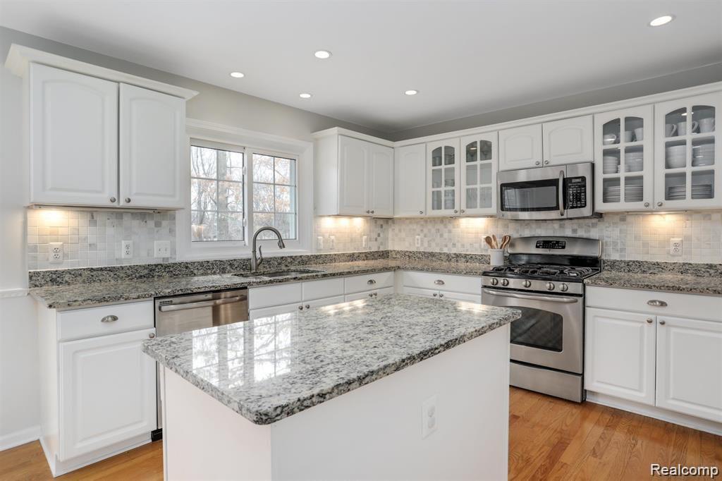 3837 Beechcrest Road Rochester Hills, MI 48309 - Photo 7 of 24