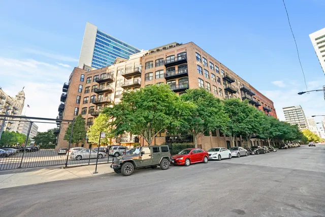 $2,495 | 520 West Huron Street, Unit 113, Chicago, IL 60654