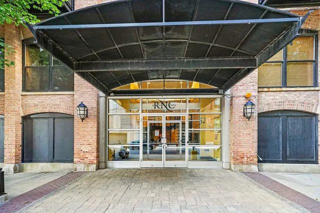 $2,495 | 520 West Huron Street, Unit 113, Chicago, IL 60654