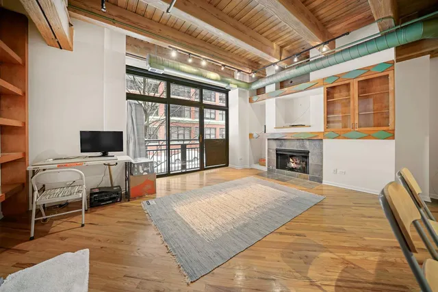 $2,495 | 520 West Huron Street, Unit 113, Chicago, IL 60654