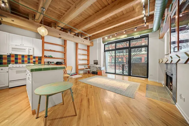 $2,495 | 520 West Huron Street, Unit 113, Chicago, IL 60654