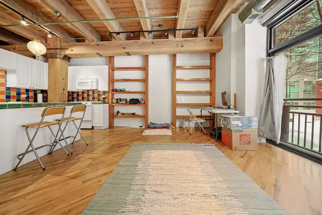 $2,495 | 520 West Huron Street, Unit 113, Chicago, IL 60654