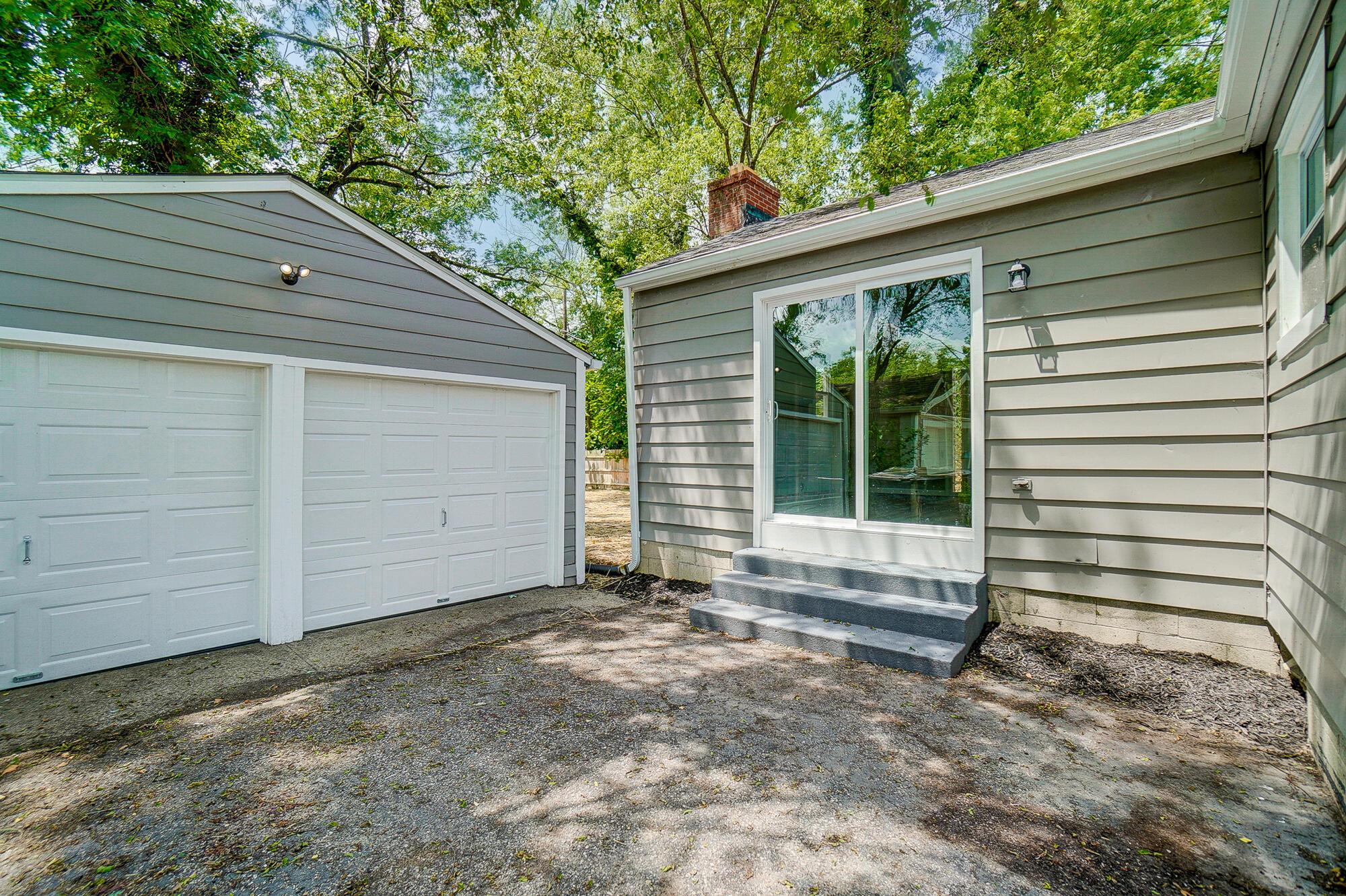 1925 Ferris Road Columbus, OH 43224 - Photo 4 of 45 055