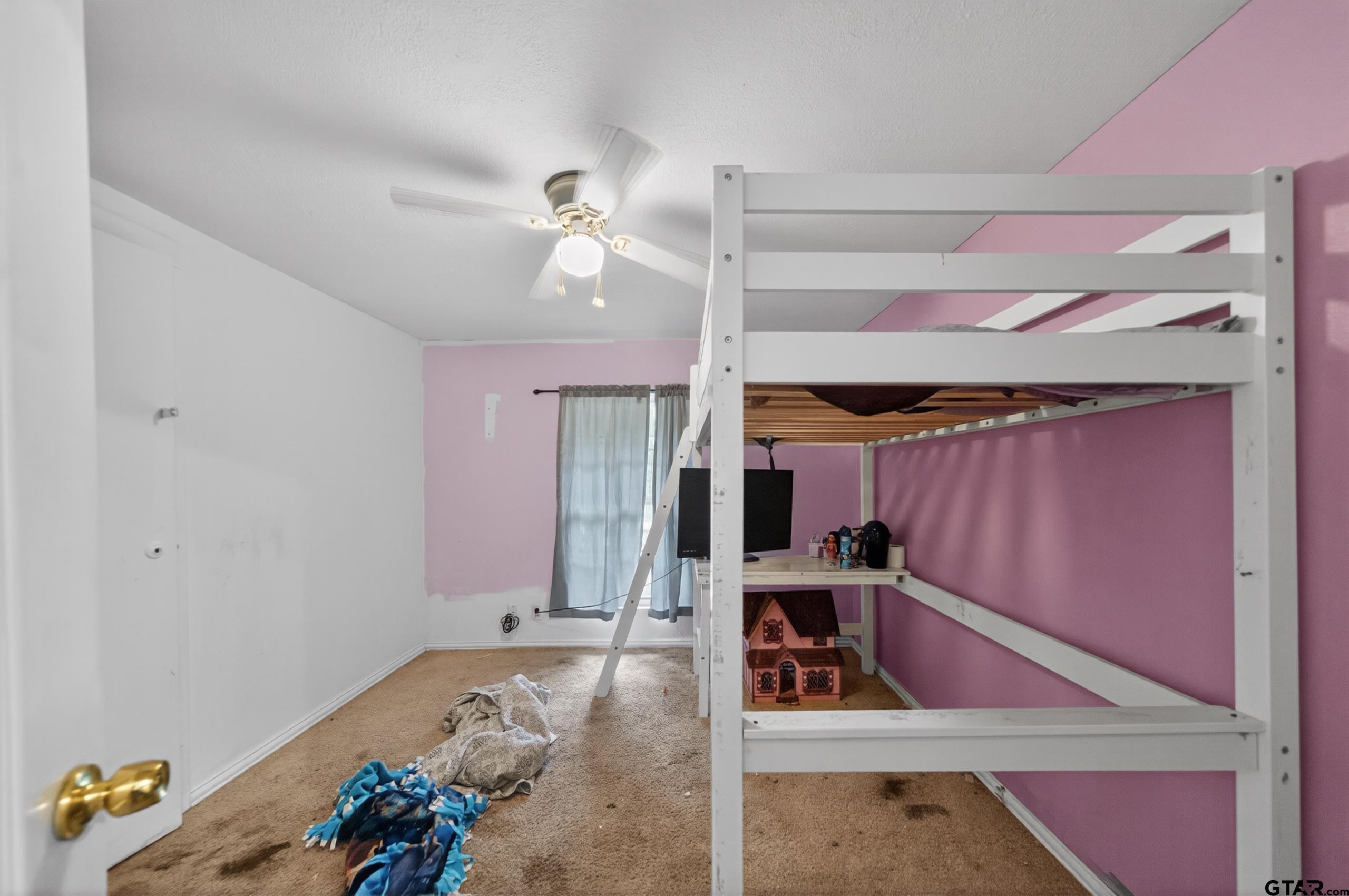 319 McArthur Street Athens, TX 75751 - Photo 14 of 33 a view of room with furniture and a ceiling fan
