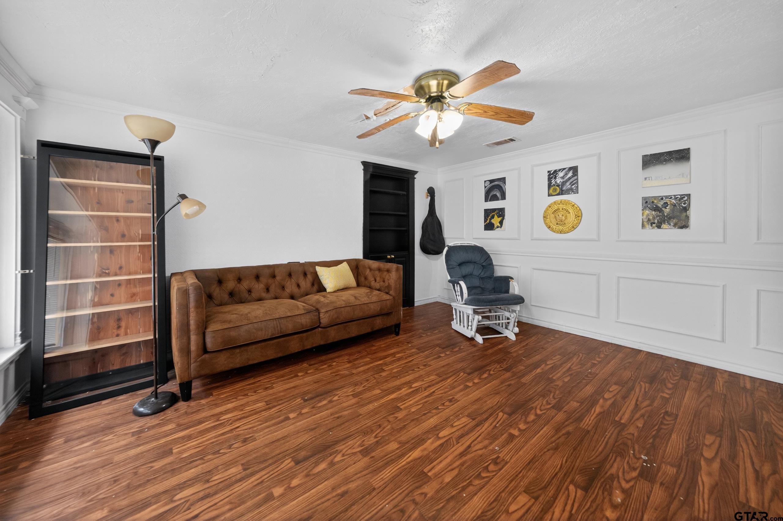319 McArthur Street Athens, TX 75751 - Photo 5 of 33 a living room with furniture and a wooden floor