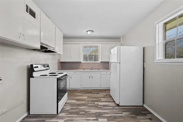 $1,100 | 2729 Main Street, Unit 8, La Marque, TX 77568