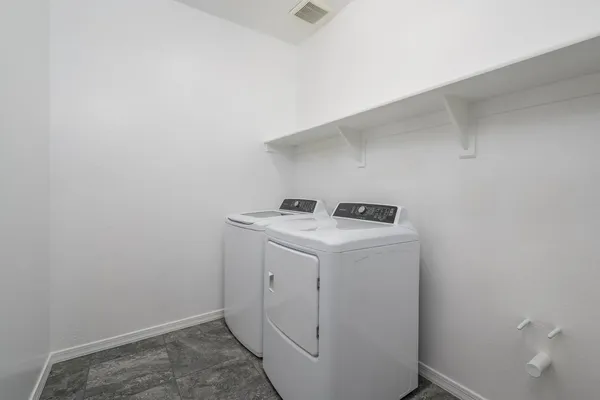 $2,250 | 8536 South 40th Glen, Laveen, AZ 85339