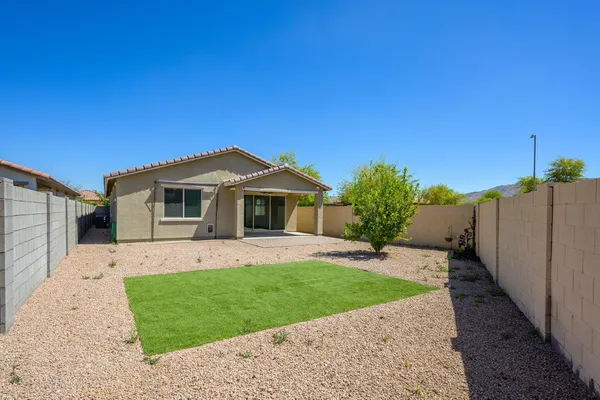 $2,250 | 8536 South 40th Glen, Laveen, AZ 85339