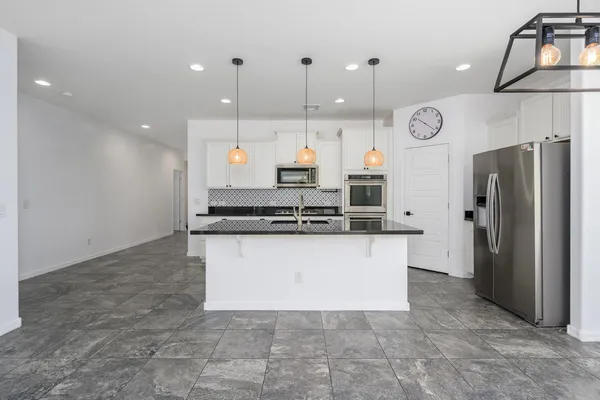 $2,250 | 8536 South 40th Glen, Laveen, AZ 85339