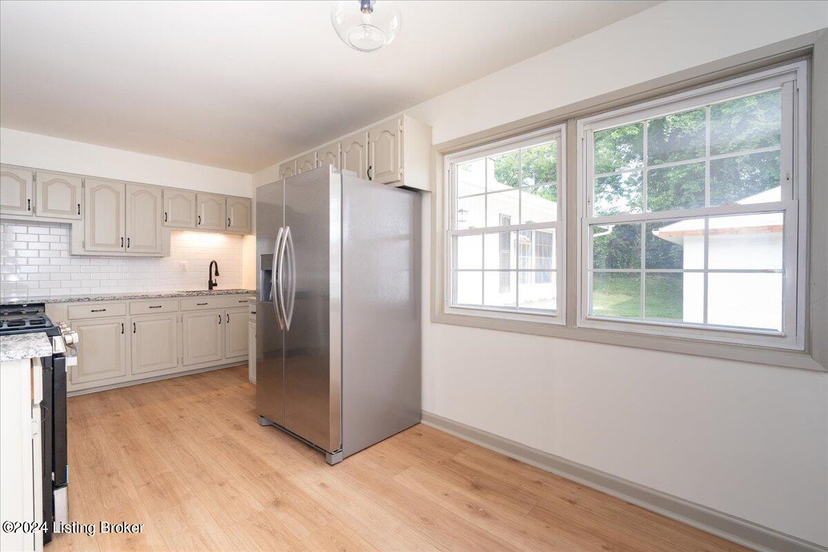 252 Meadowood Road Louisville, KY 40229 - Photo 16 of 29 09-FullRes-9
