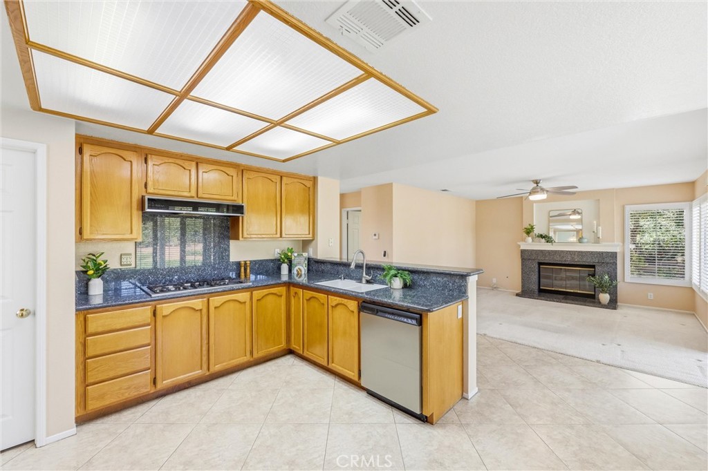 2000 Citrus Wood Lane Riverside, CA 92503 - Photo 10 of 23