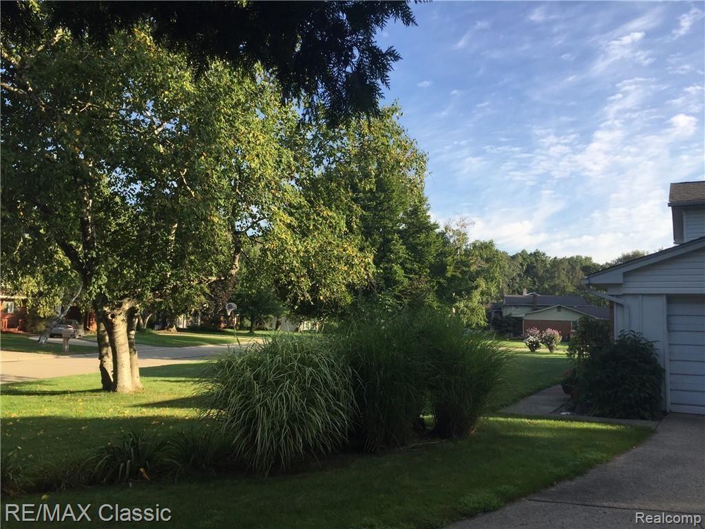 29928 Fox Grove Road Farmington, MI 48334 - Photo 44 of 47