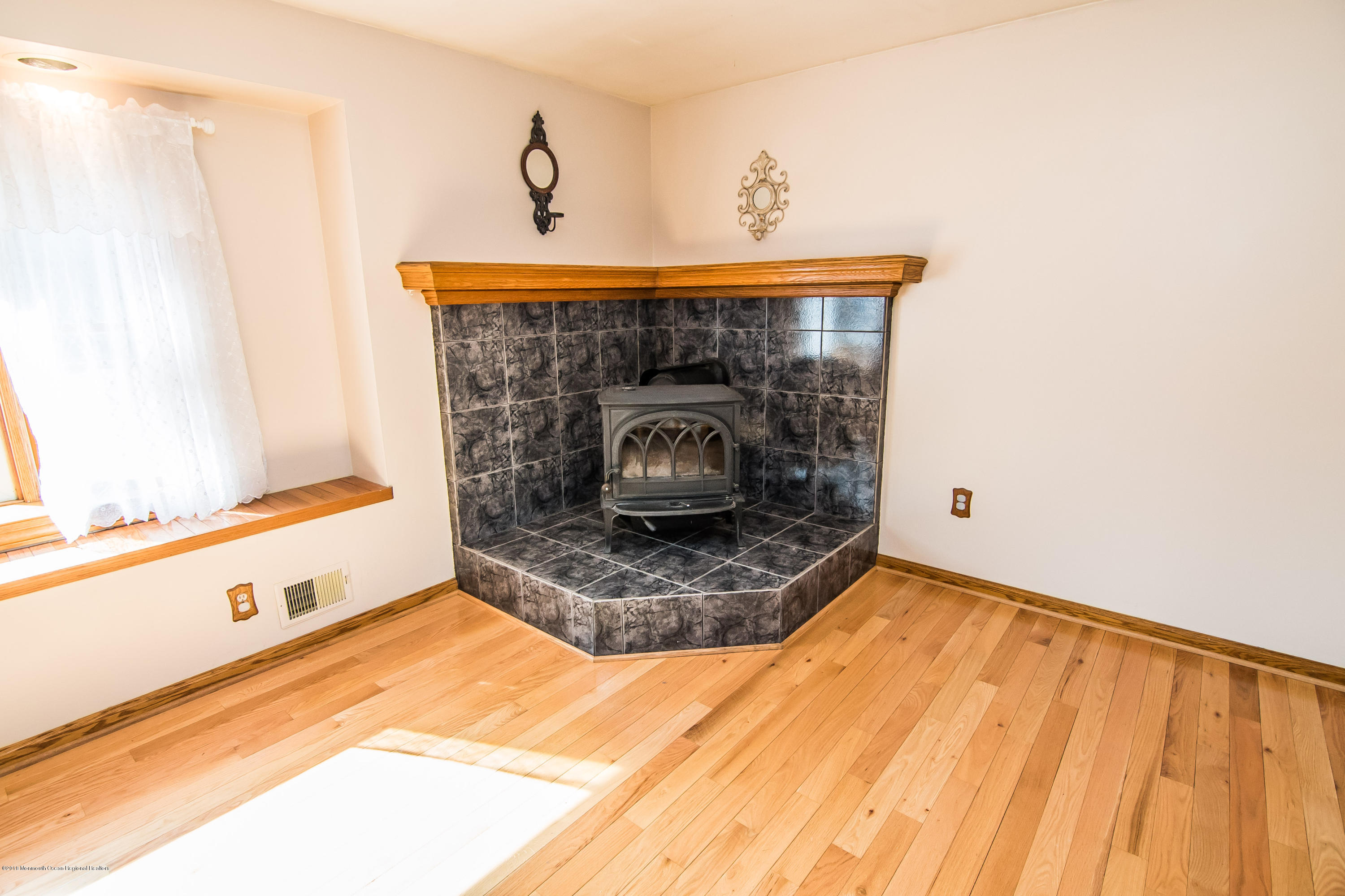 413 Leesville Road Jackson, NJ 08527 - Photo 7 of 24 413 Leesville wood-burning stove
