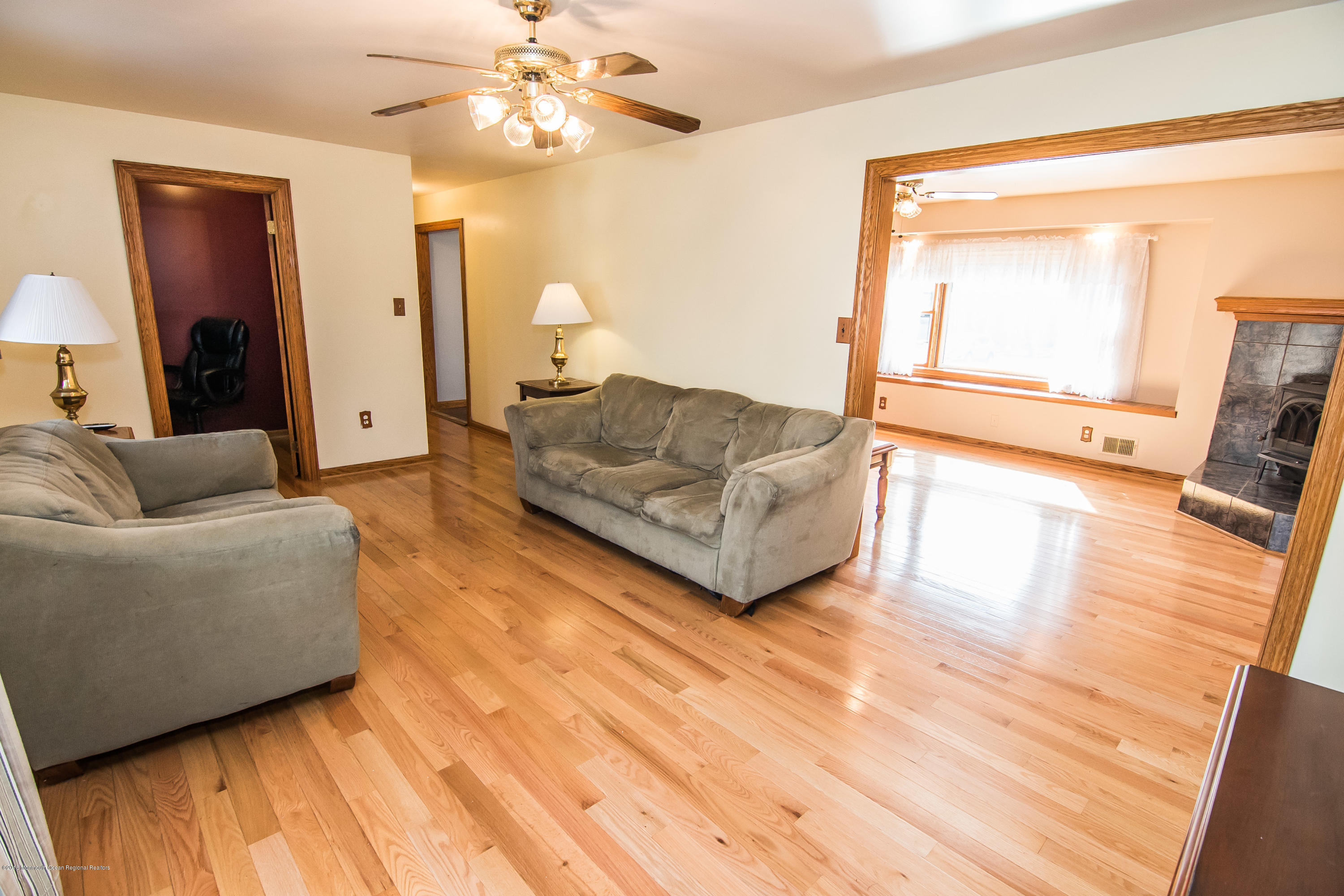 413 Leesville Road Jackson, NJ 08527 - Photo 8 of 24 413 Leesville family room
