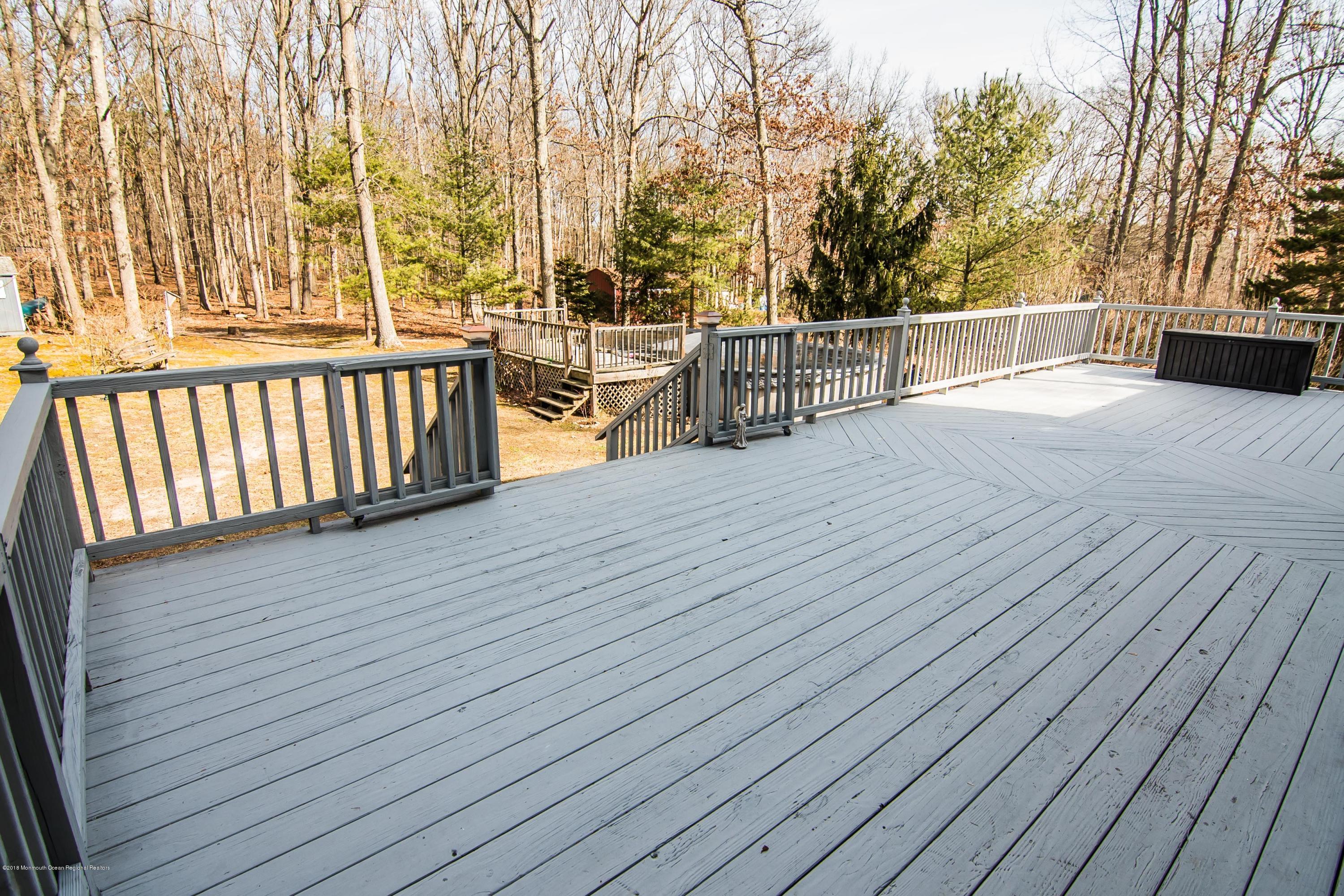 413 Leesville Road Jackson, NJ 08527 - Photo 10 of 24 413 Leesville deck to yard