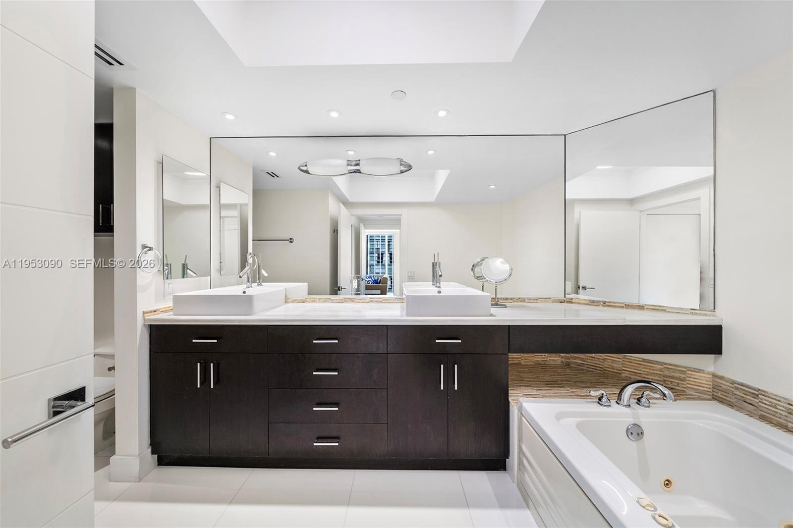 4779 Collins Avenue, Unit 907 Miami Beach, FL 33140 - Photo 14 of 45