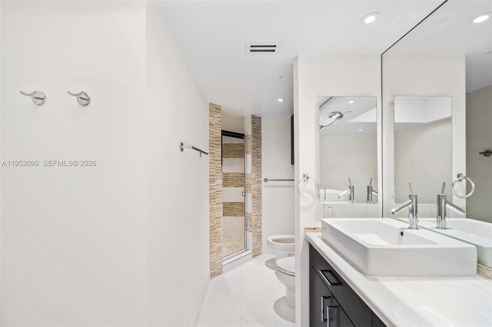 4779 Collins Avenue, Unit 907 Miami Beach, FL 33140 - Photo 16 of 45