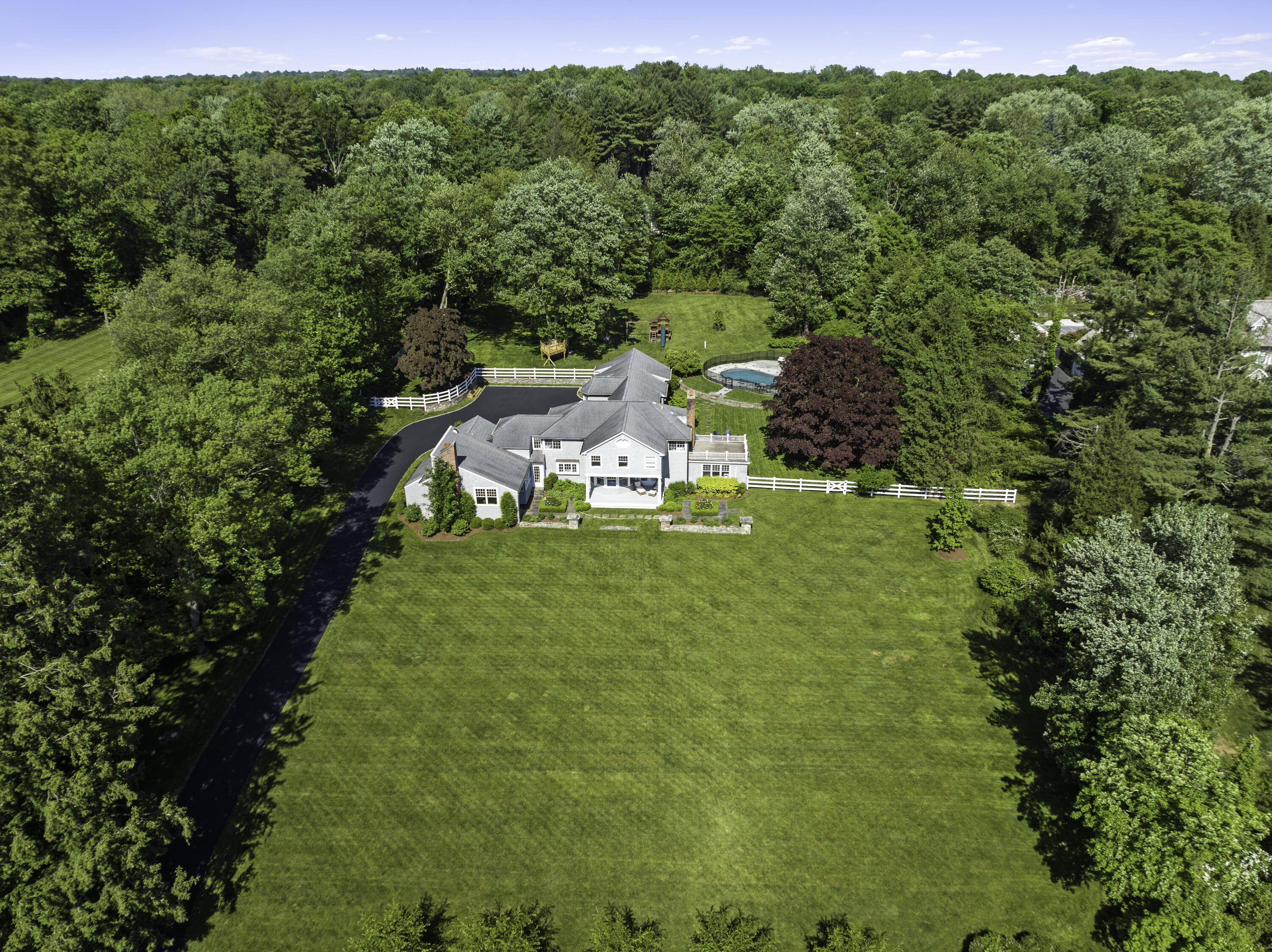 31 Bayberry Road New Canaan, CT 06840 - Photo 44 of 47 a view of a garden with a building in the background