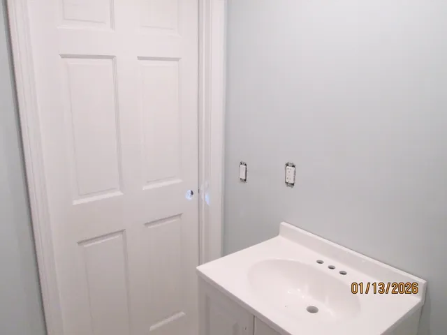 $2,200 | 52 Vernon Street, Unit 1, Wakefield, MA 01880