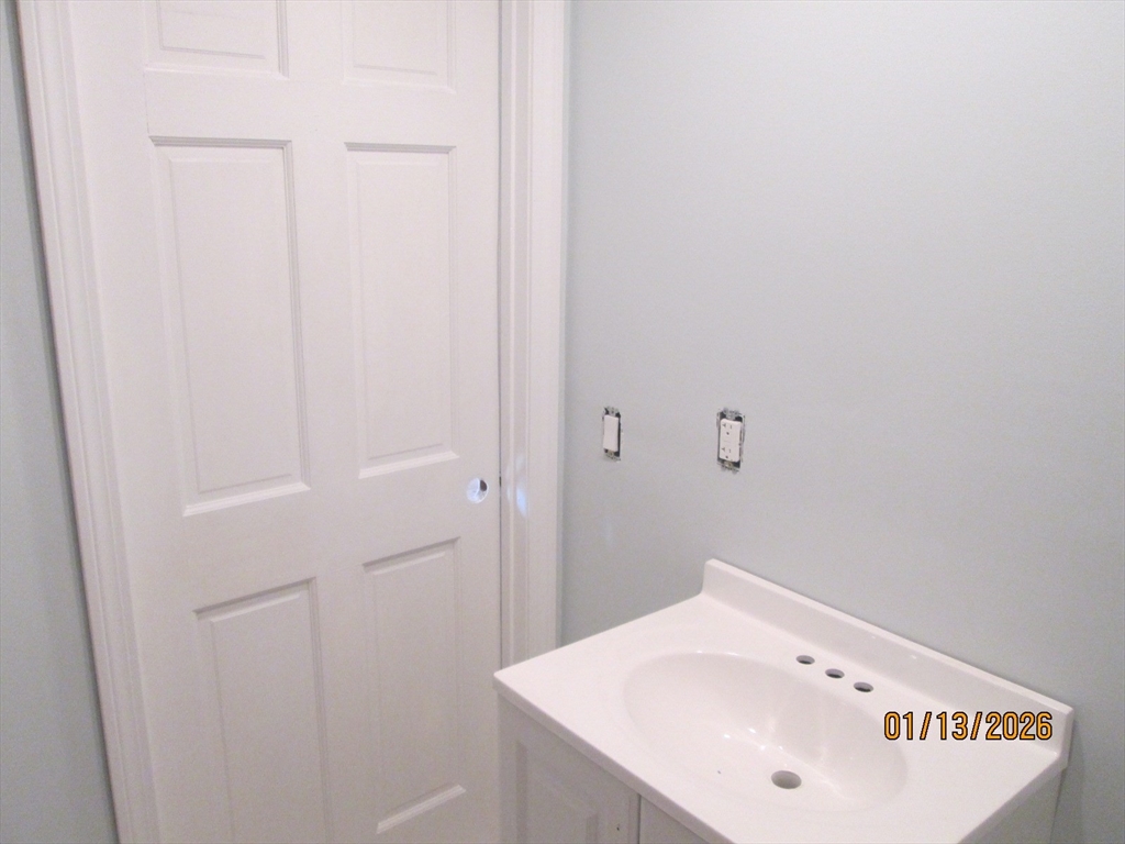 52 Vernon Street, Unit 1 Wakefield, MA 01880 - Photo 9 of 10