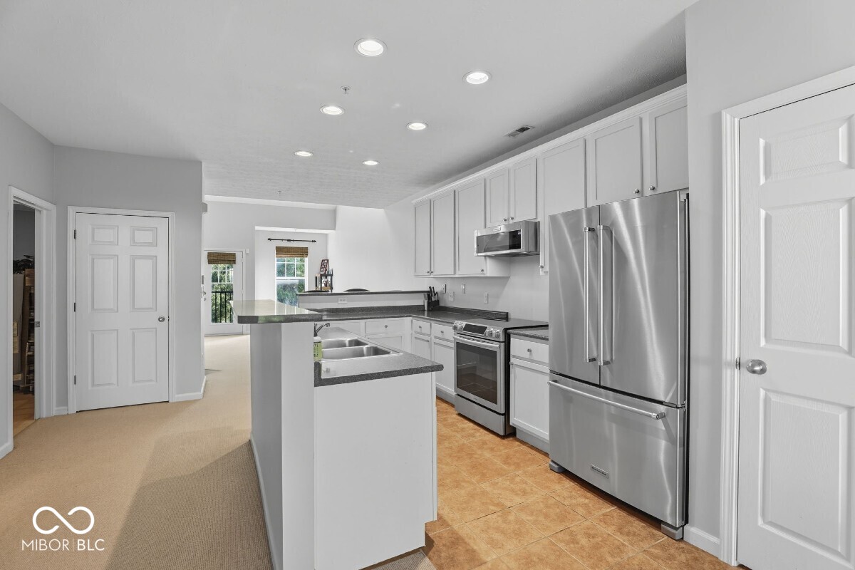 1066 Reserve Way Indianapolis, IN 46220 - Photo 12 of 47