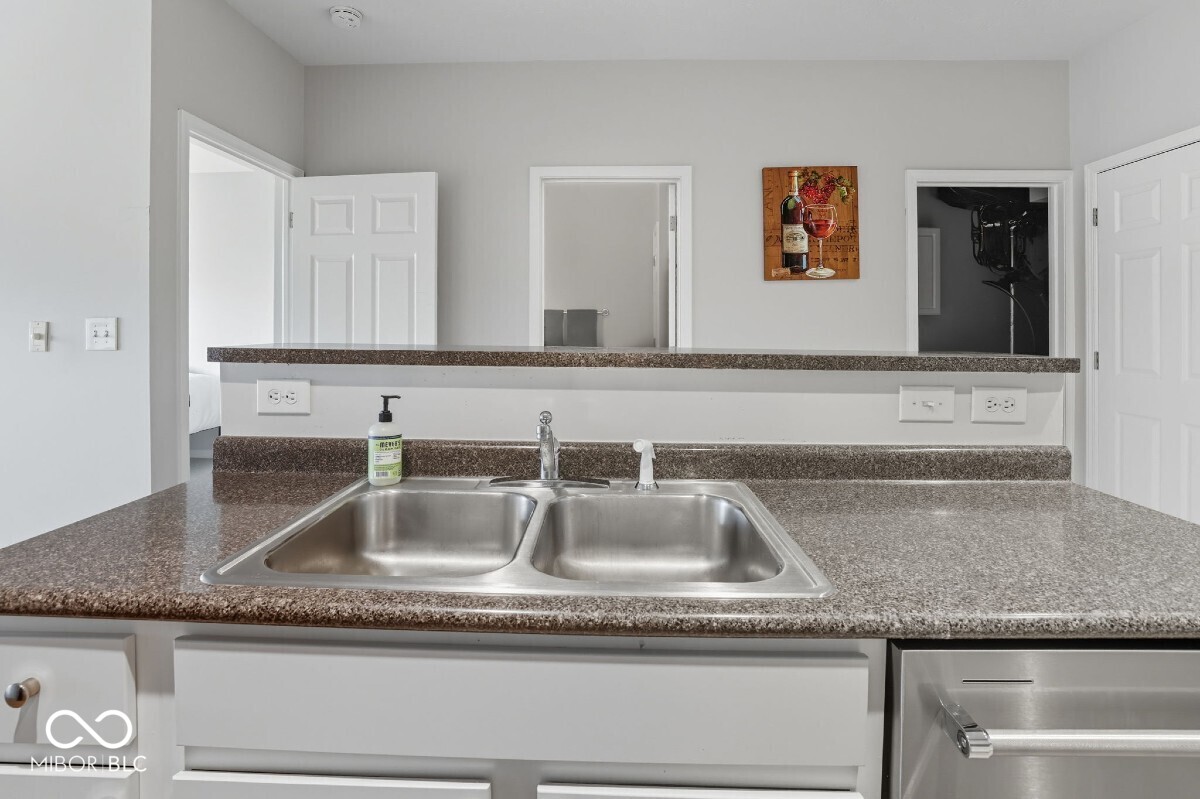 1066 Reserve Way Indianapolis, IN 46220 - Photo 16 of 47