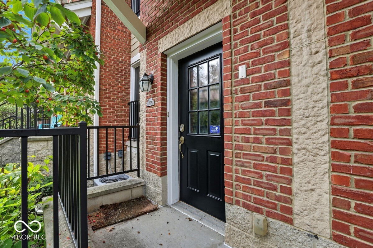 1066 Reserve Way Indianapolis, IN 46220 - Photo 3 of 47