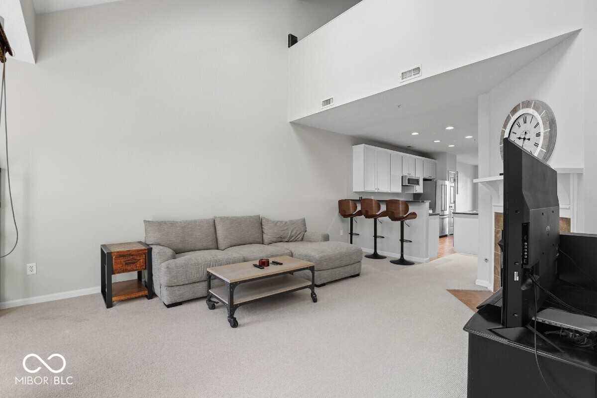 1066 Reserve Way Indianapolis, IN 46220 - Photo 4 of 47