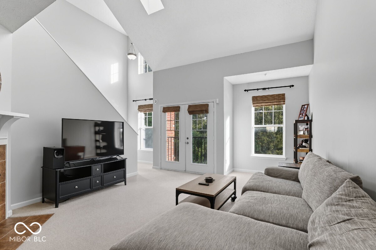 1066 Reserve Way Indianapolis, IN 46220 - Photo 7 of 47