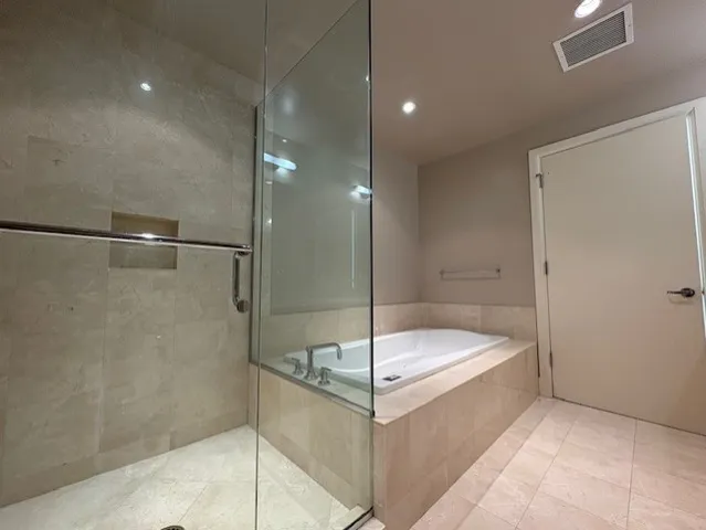 $875,000 | 270 East Pearson Street, Unit 602, Chicago, IL 60611