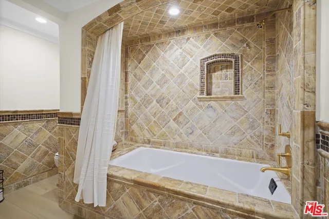 $15,000,000 | 23255 Mariposa De Oro Street, Malibu, CA 90265