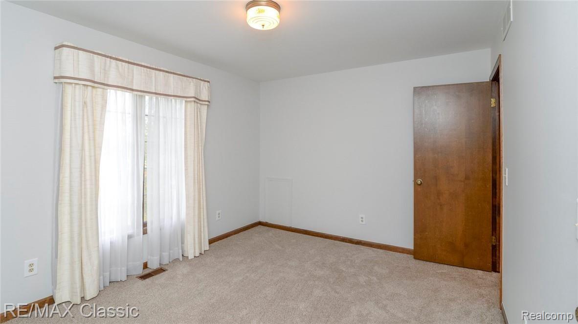 688 Sunlight Drive Rochester, MI 48309 - Photo 37 of 63 041_11.jpg