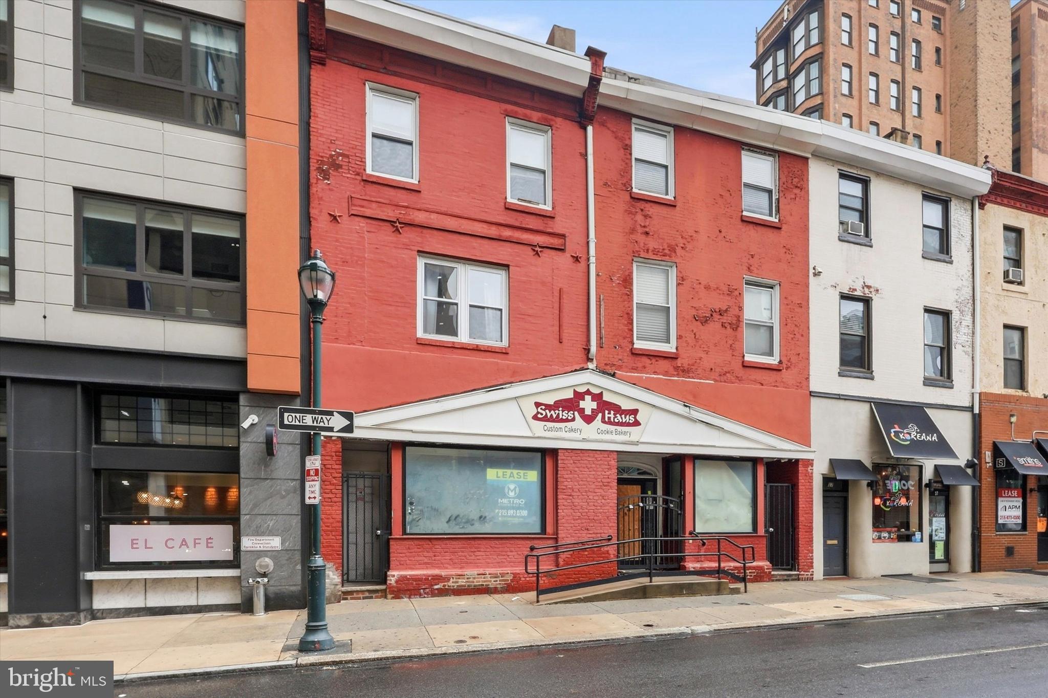 33 South 19th Street Philadelphia, PA 19103 - Photo 15 of 15 a front view of a building